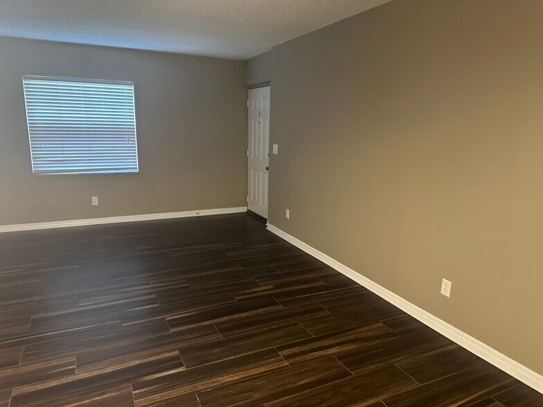 More Photos Of 643 W Oak Terrace Dr, Leesburg Apartments For Sale