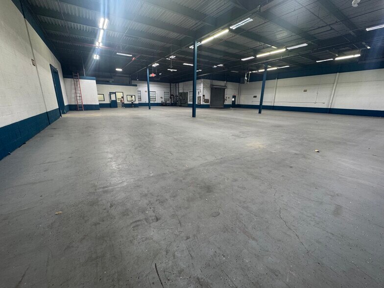 More Photos Of 154-158 Lodi St, Hackensack Manufacturing For Lease