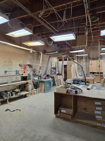 More Photos Of 9906-9924 Canoga Ave, Chatsworth Warehouse For Lease