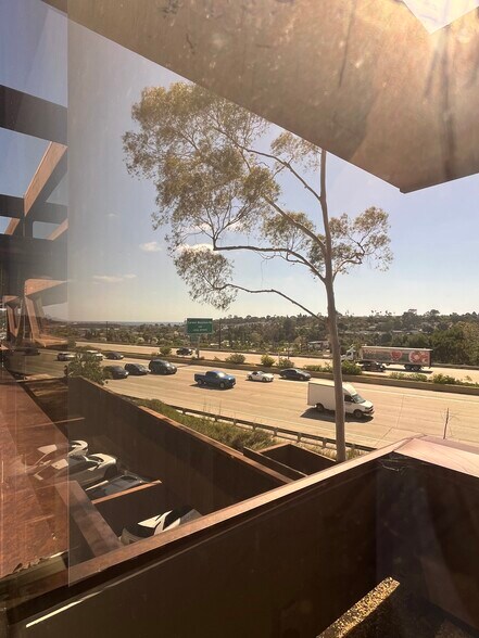 More Photos Of 445 Marine View Ave, Del Mar Office For Lease