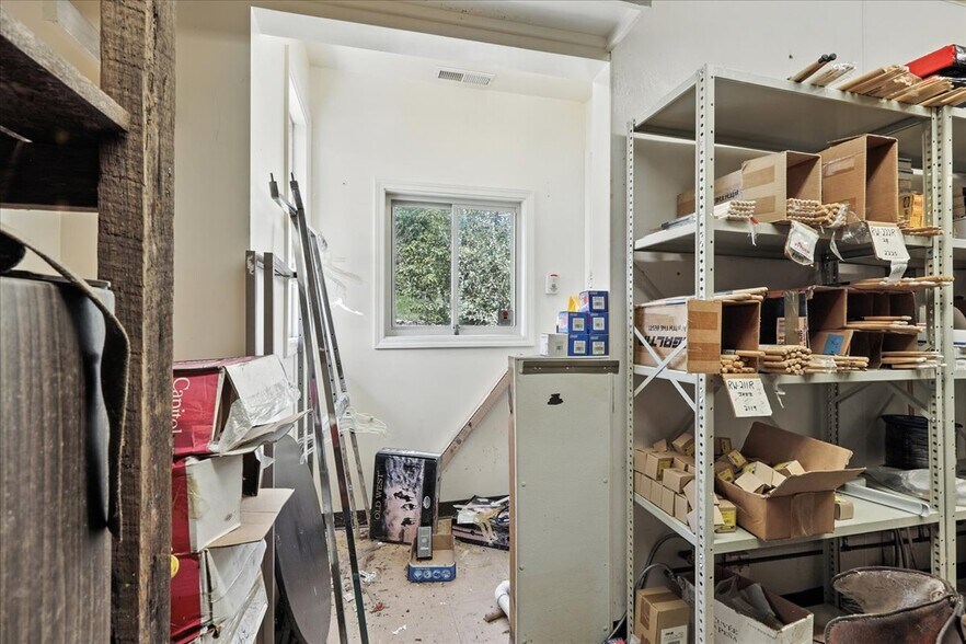 More Photos Of 2101 E Raccoon Valley Rd, Heiskell Garden Center For Sale