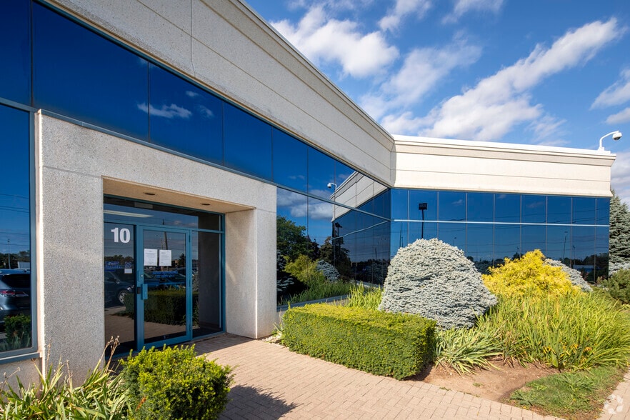 More Photos Of 1155 N Service Rd W, Oakville Coworking Space