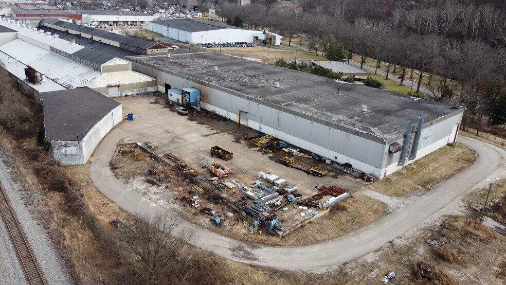 More Photos Of 900 W 9th Ave, Huntington Manufacturing For Sale
