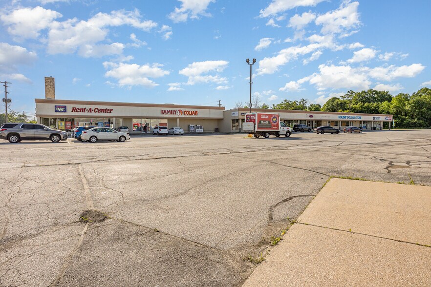 More Photos Of 3405-3419 E Genesee Ave, Saginaw Unknown For Lease