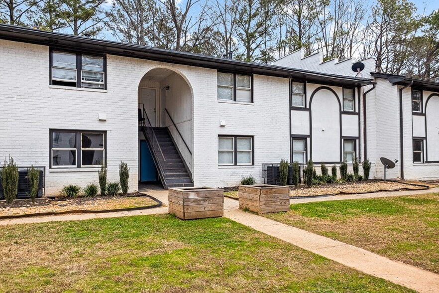 Primary Photo Of 3164 Cushman Cir SW, Atlanta Apartments For Sale