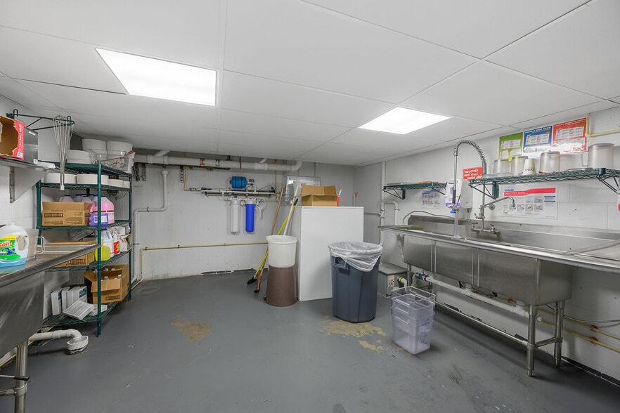 More Photos Of 5229 Madison Rd, Cincinnati Storefront Retail Office For Lease