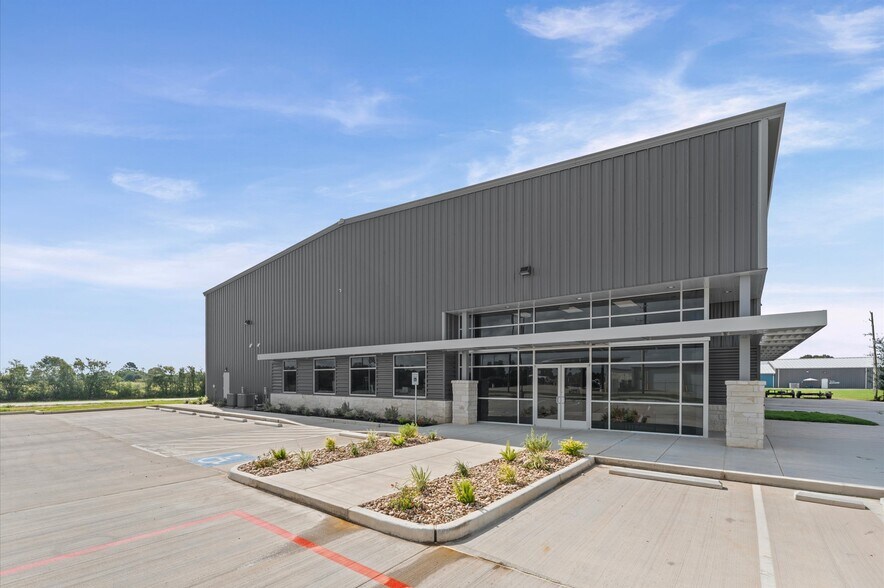 More Photos Of 30011 Binford Park Rd, Waller Warehouse For Lease