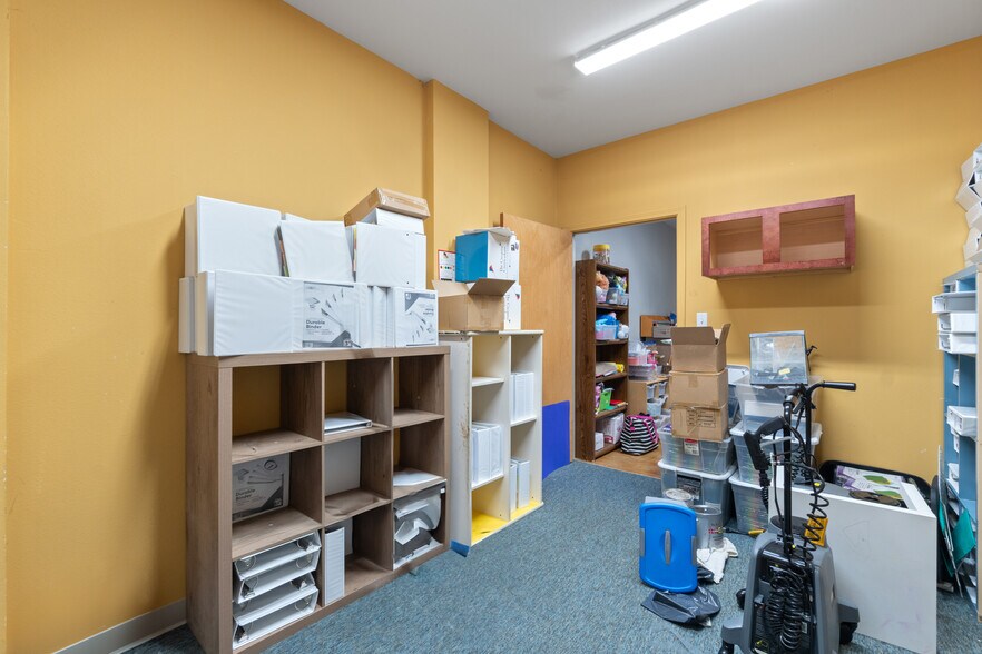 More Photos Of 185 Rebecca St, Gentry Office For Lease
