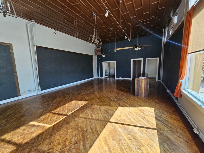 More Photos Of 330 S Union Ave, Pueblo Storefront Retail Office For Lease