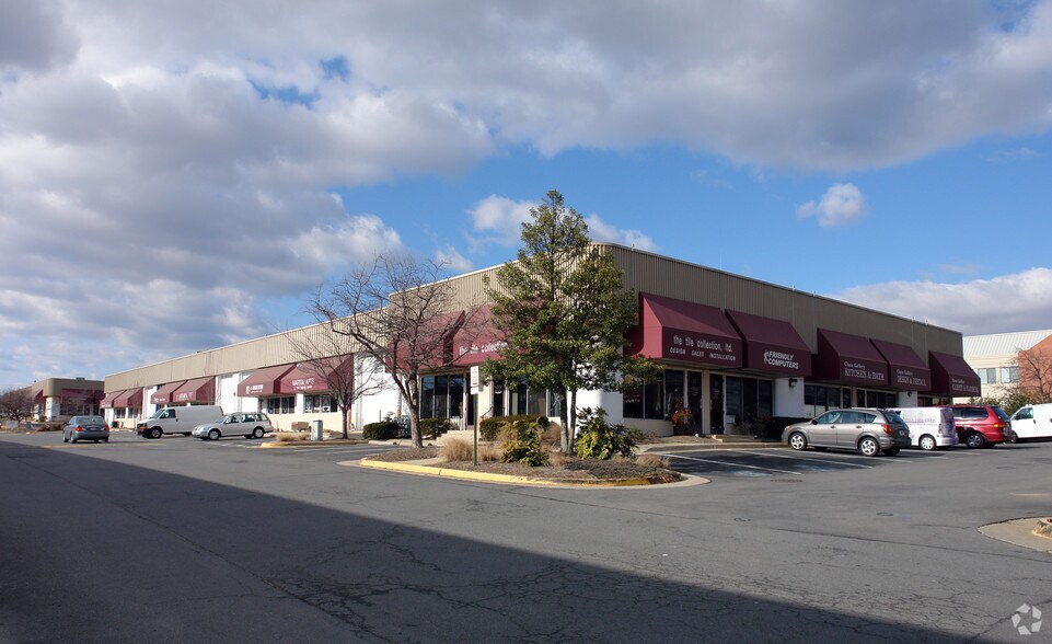 More Photos Of 221-321 Sunset Park Dr, Herndon Flex For Sale