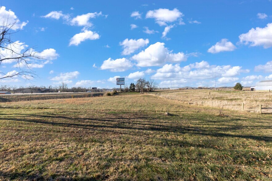 More Photos Of 1512 Old St Marys Rd, Perryville Flex For Sale
