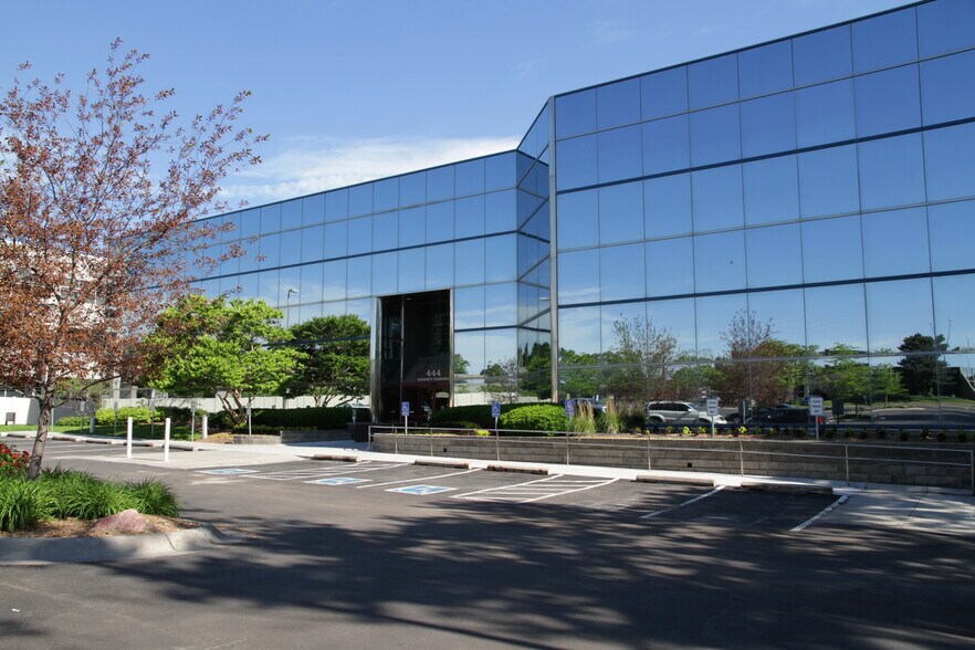 More Photos Of 444 Regency Pkwy Dr, Omaha Office For Lease