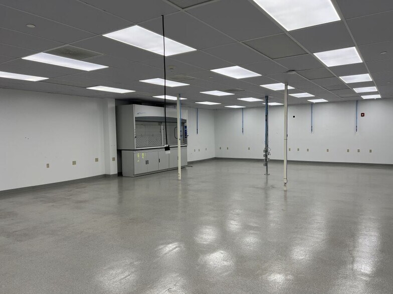 More Photos Of 16 Commercial St, Branford Research And Development For Lease