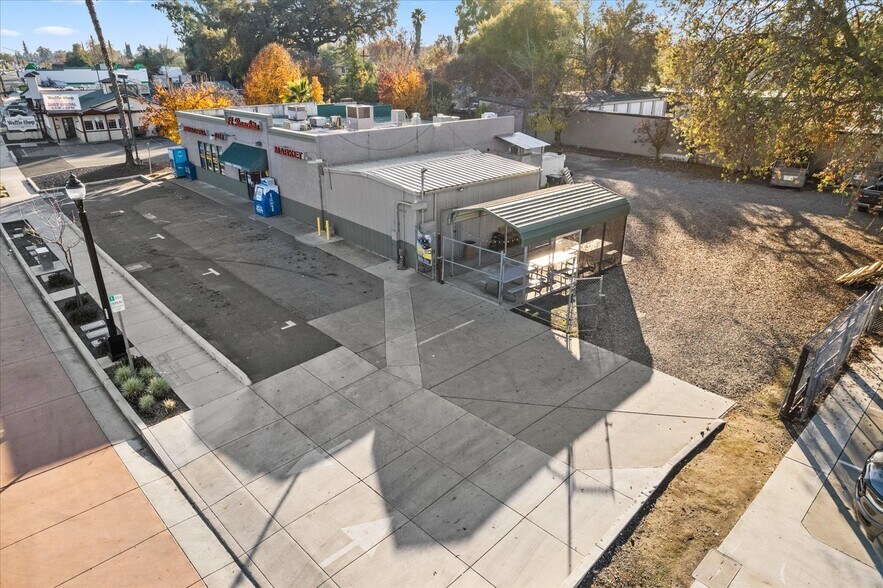 More Photos Of 10448 CA-99, Live Oak Supermarket For Sale