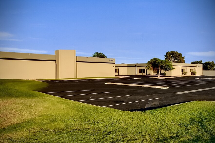 More Photos Of 3201 W Peoria Ave, Phoenix Medical For Lease