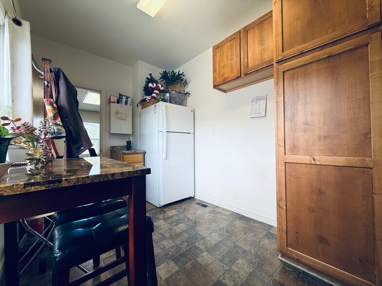 More Photos Of 29 Fourth St, Mc Gill Office For Sale