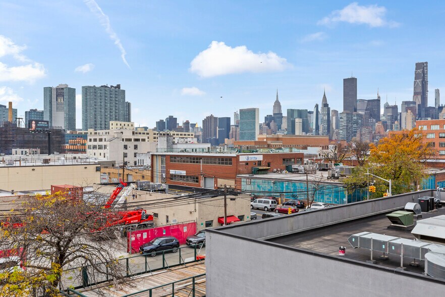 More Photos Of 11-17 43rd Ave, Long Island City Office For Lease