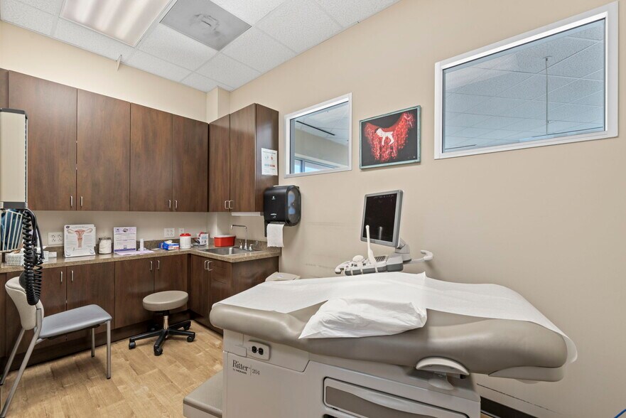 More Photos Of 7790 W Grand Pky, Richmond Medical For Lease