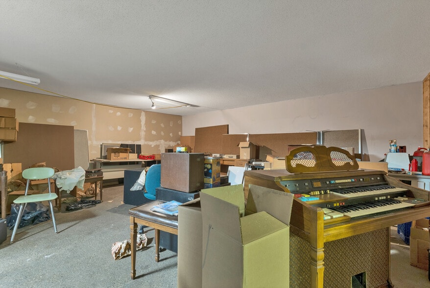 More Photos Of 55 Maynesboro St, Berlin Industrial For Sale