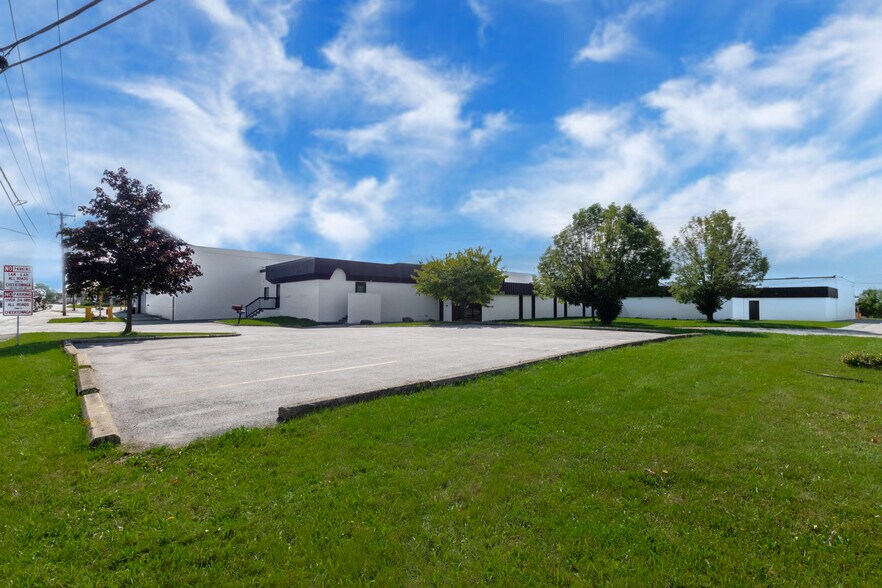 More Photos Of 1885 Harlem Rd, Buffalo Warehouse For Sale