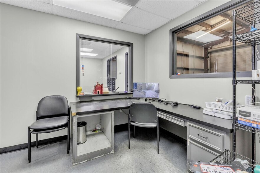 More Photos Of 4610 Center St, Deer Park Light Distribution For Sale