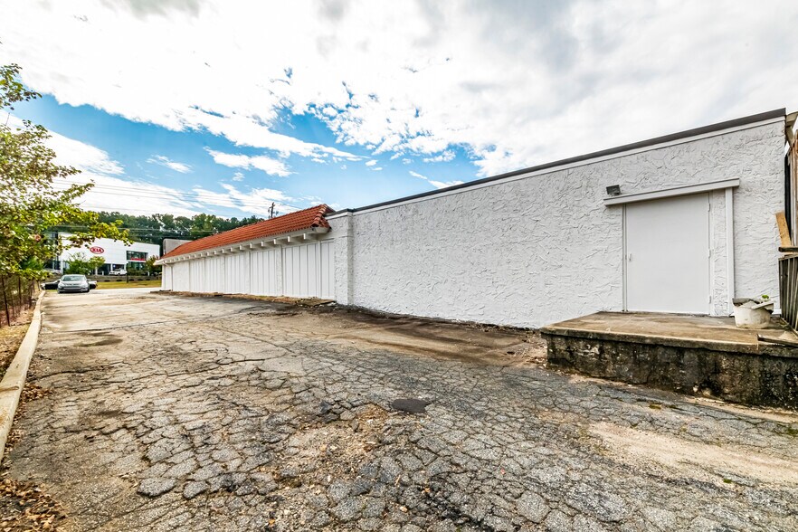 More Photos Of 5640 Peachtree Industrial Blvd, Chamblee Freestanding For Lease