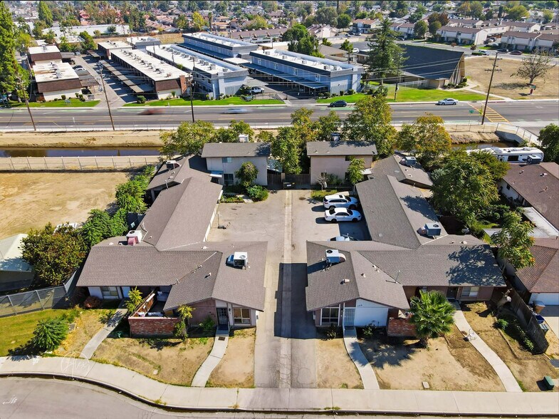 More Photos Of 1912 Hasti Acres Dr, Bakersfield Multifamily For Sale