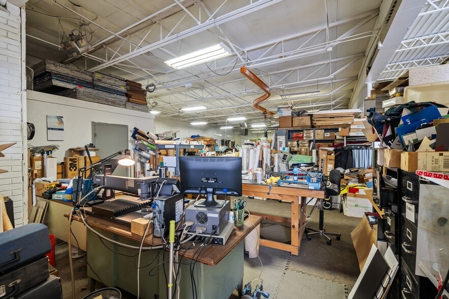 More Photos Of 73 W Walton Blvd, Pontiac Manufacturing For Sale