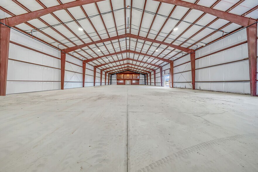 More Photos Of 3411 FM465, Seguin Warehouse For Lease