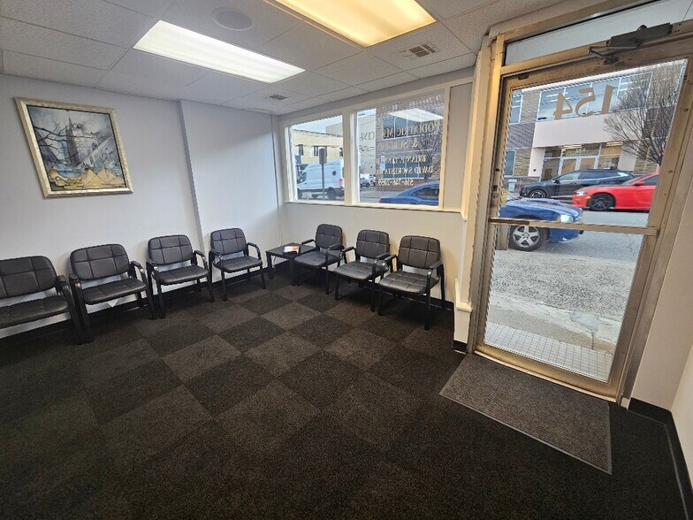 More Photos Of 154 Mineola Blvd, Mineola Storefront Retail Residential For Lease