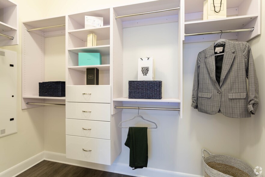 More Photos Of 880 W Peachtree St NW, Atlanta Apartments For Lease