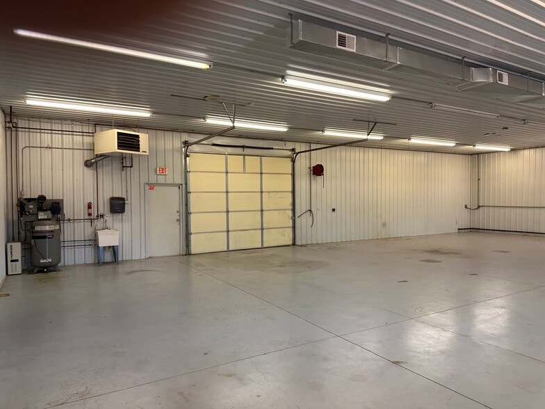 More Photos Of 1811 Alpine Dr, Clarksville Light Manufacturing For Lease
