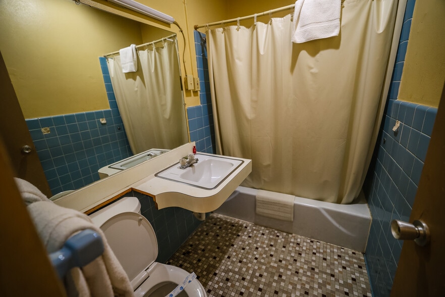 More Photos Of 221 S Preston St, Marksville Hotel For Sale