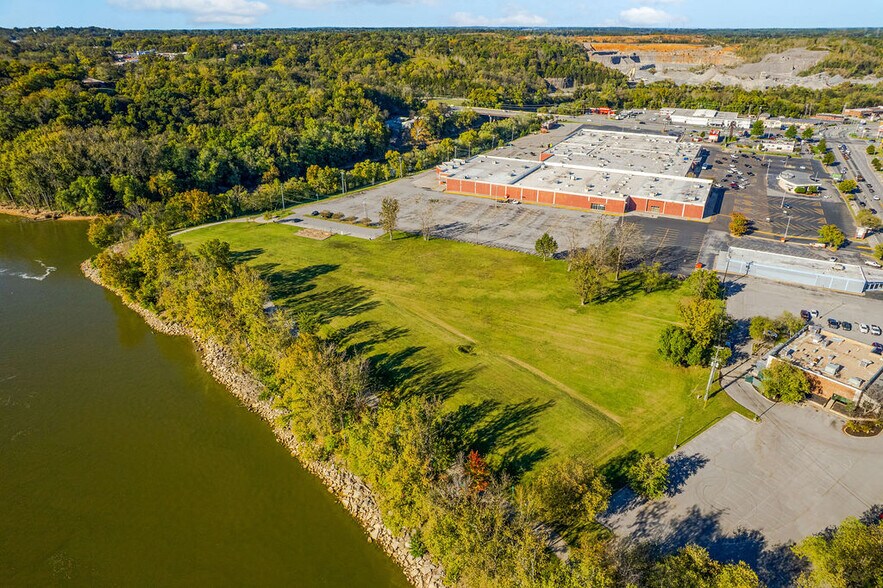 More Photos Of N Riverside Drive, Clarksville Land For Sale