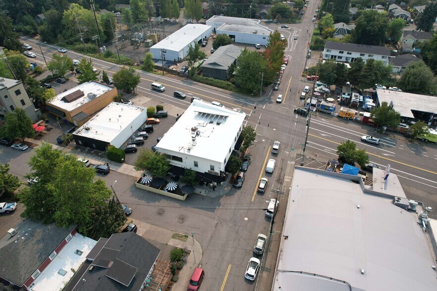 More Photos Of 7900 SW 35th Ave, Portland Office For Sale