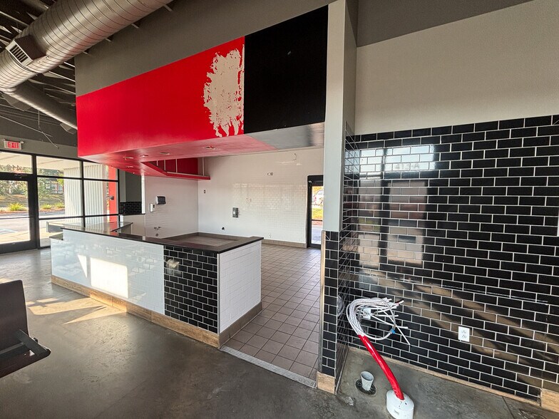 More Photos Of 413 Drive in Ln, Moncks Corner Storefront Retail Office For Lease