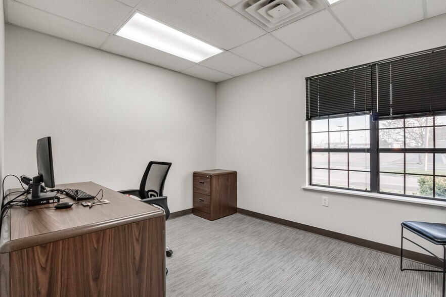 More Photos Of 416 SW 79th St, Oklahoma City Office For Sale