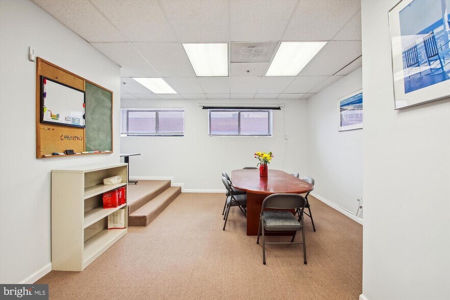 More Photos Of 8740 Cherry Ln, Laurel Light Manufacturing For Sale