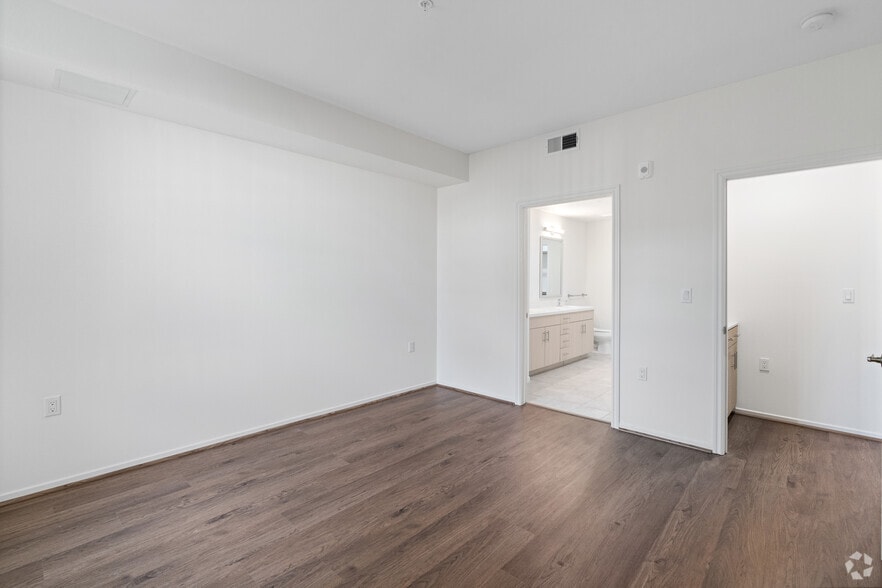 More Photos Of 6838-6874 Northbank Dr, Ventura Apartments For Lease