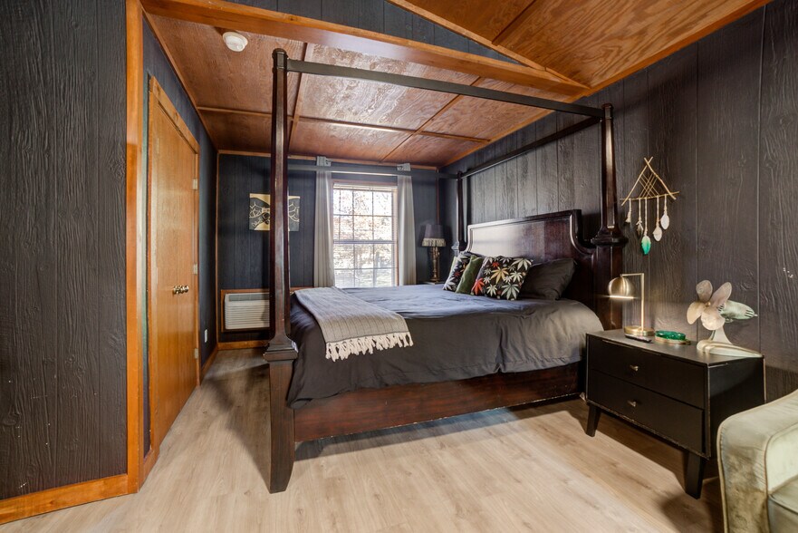 More Photos Of 446724 E 390 Rd, Langley Hotel For Sale