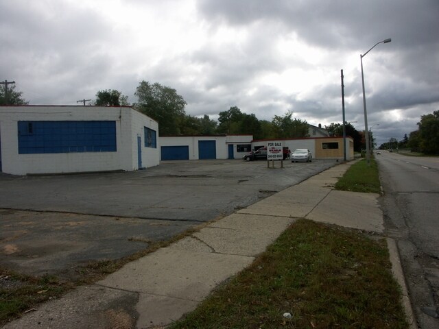 Primary Photo Of 550 Cesar Chavez Ave, Pontiac Service For Sale