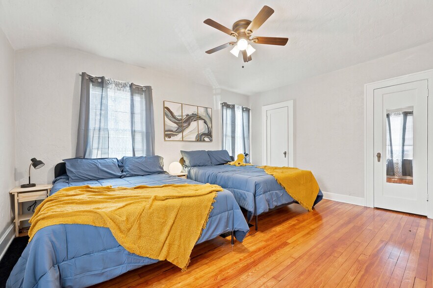 More Photos Of 949 SW 13th St, Gainesville Specialty For Sale