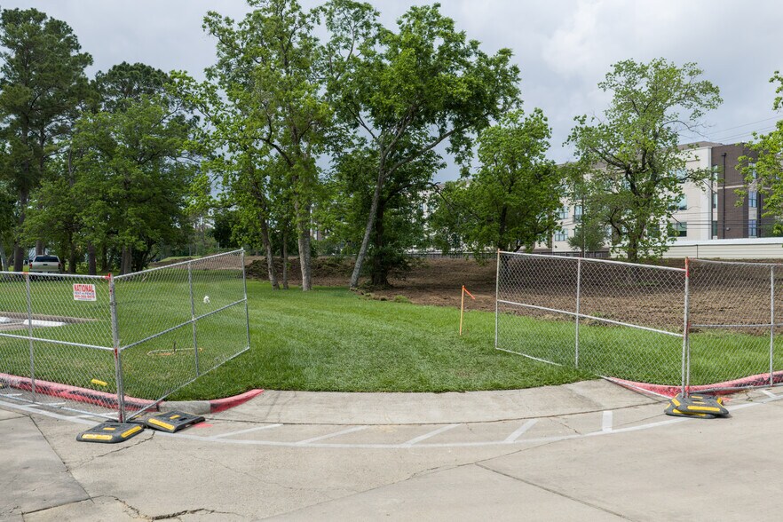 More Photos Of 7022 Old Katy Rd, Houston Showroom For Sale