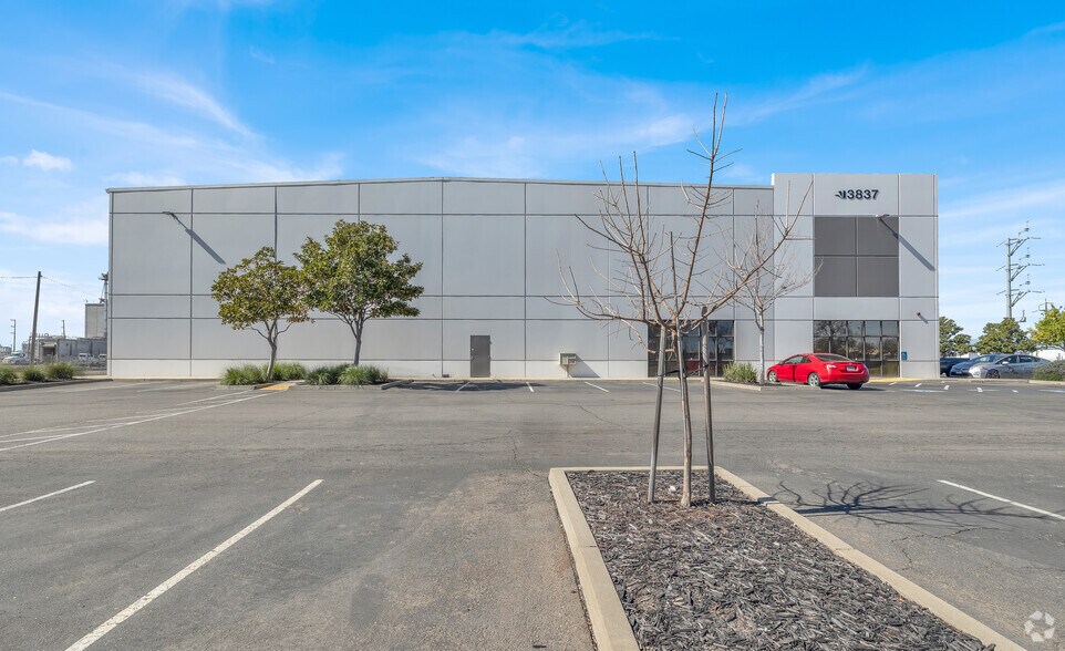More Photos Of 3837 Producers Dr, Stockton Warehouse For Lease