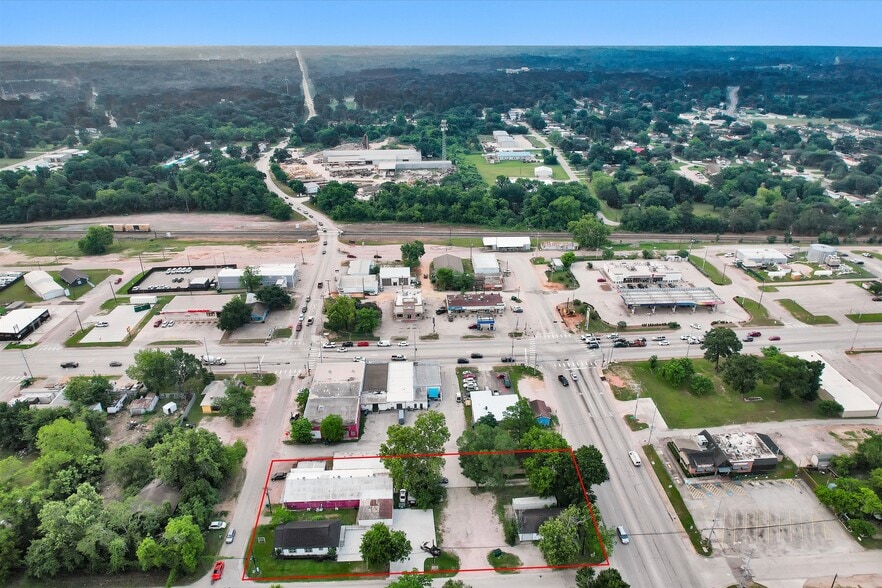 More Photos Of 108 W Montgomery St, Willis Flex For Sale