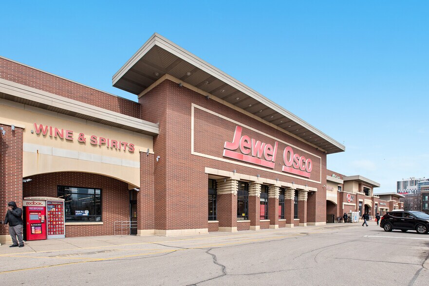 More Photos Of 424 W Division St, Chicago Unknown For Lease