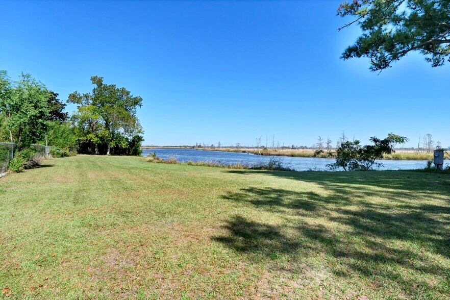 More Photos Of 102 Riverview Dr, Leland Land For Sale