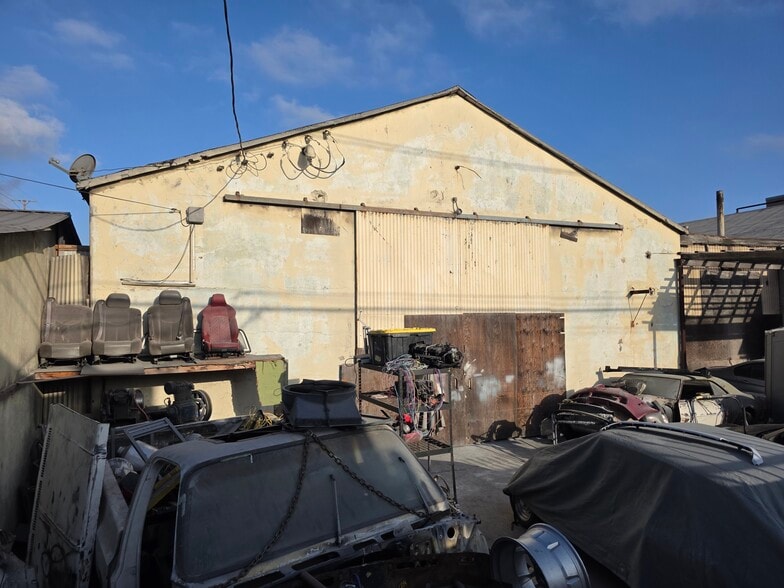 More Photos Of 1470-1472 Cota Ave, Long Beach Warehouse For Sale