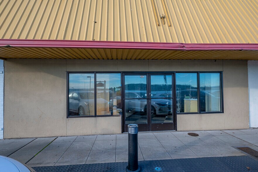 More Photos Of 930 SE Pioneer Way, Oak Harbor General Retail For Sale
