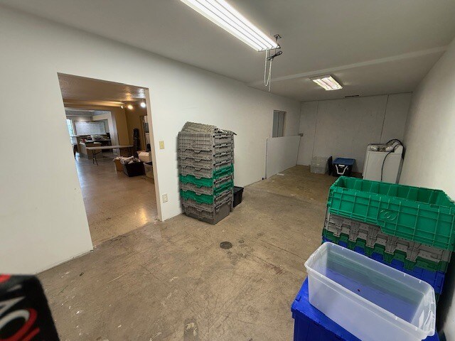 More Photos Of 3330 S 300 W, Salt Lake City Showroom For Lease